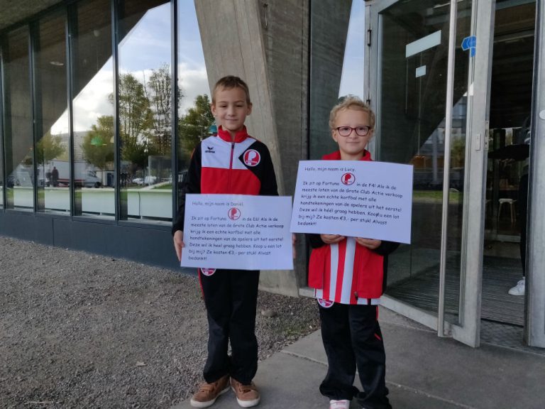 Daniel en Lucy in actie voor hun korfbalclub