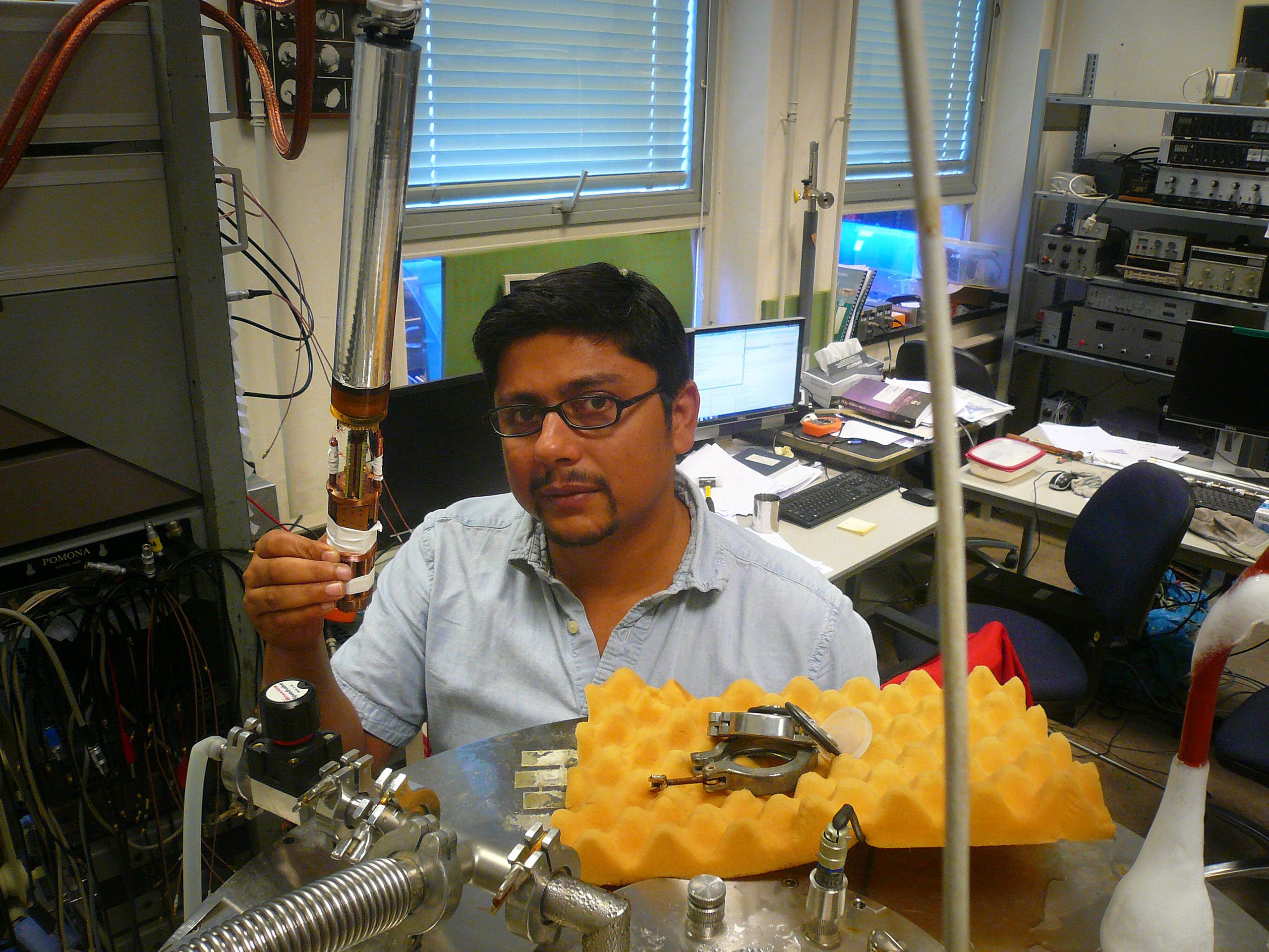 Electrons pingpong in graphene