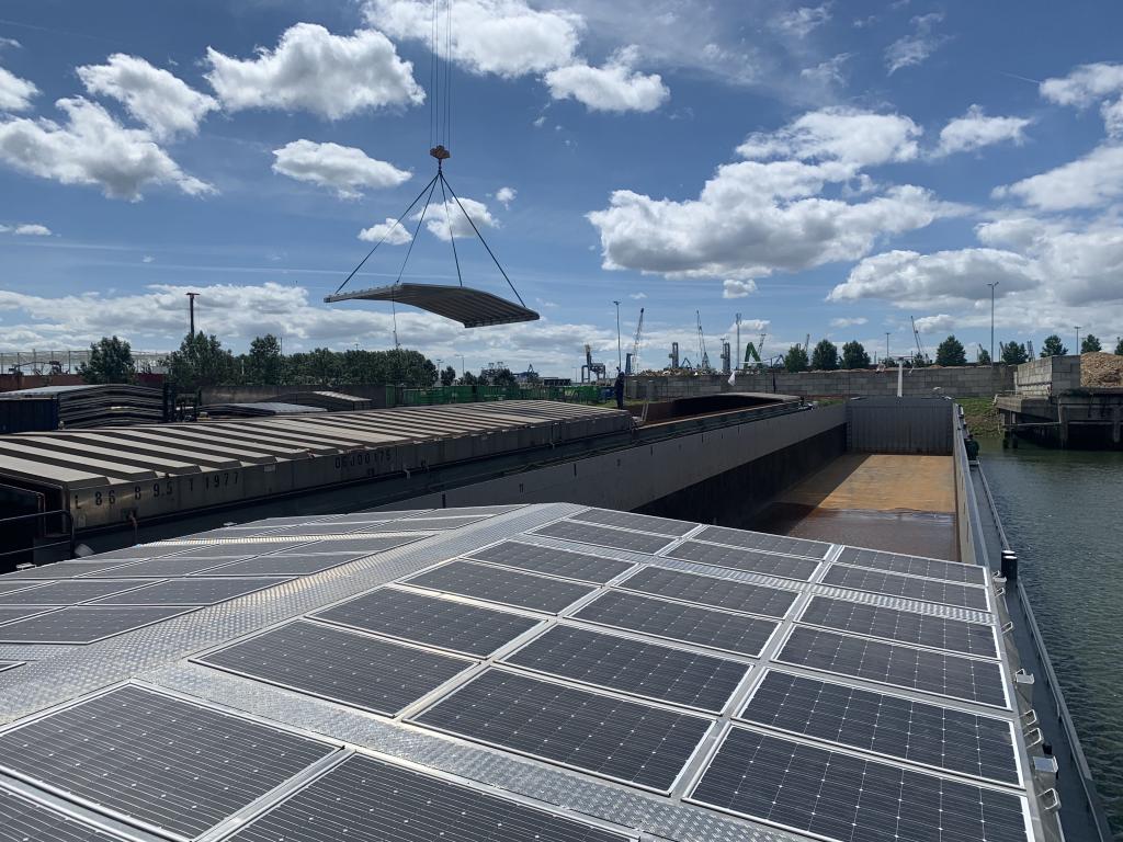 Startup tests solar hatch for inland navigation Delta