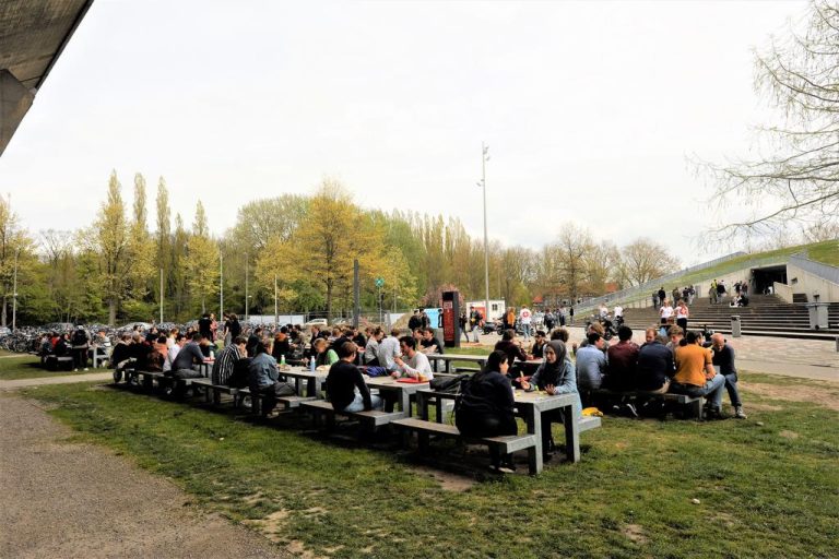 lunch op campusWEB.jpg