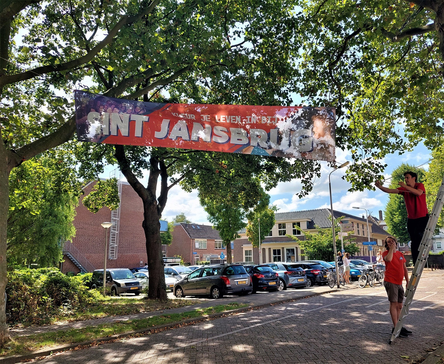 Banner van studentenvereniging Sint Jansbrug tijdens de OWee 2022. (Foto: Marjolein van der Veld)