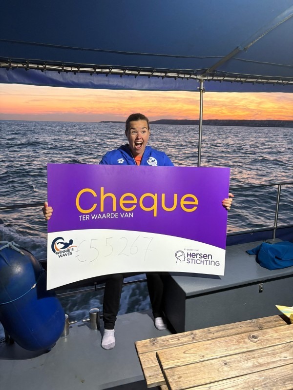 Winnifred Noorlander na haar zwemtocht. (Foto: Hersenstichting)