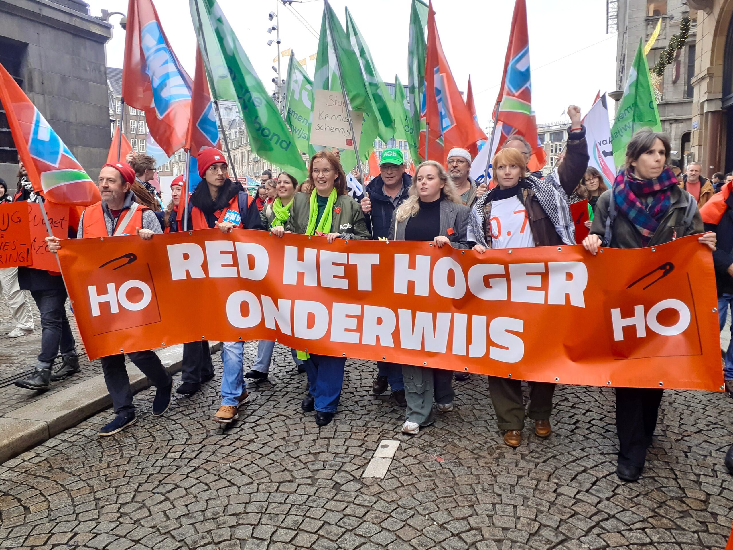 Thousands of students and teachers rally for higher education