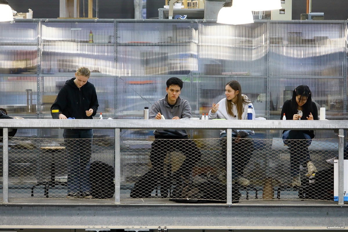 Former ASML CEO to cabinet: invest in knowledge Mensen zijn aan het werk in de maquettehal van Bouwkunde