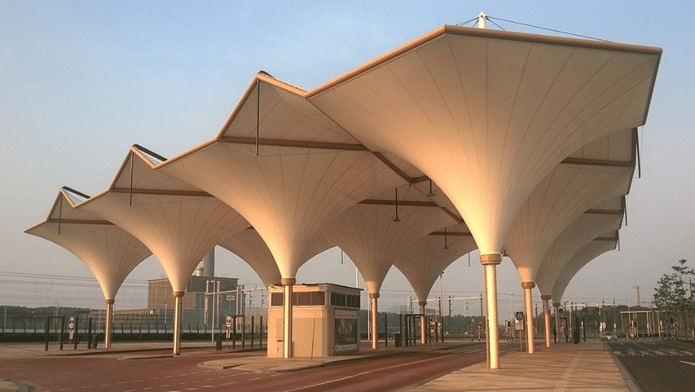 Tulpvormige overkapping door architect Annebregje Snijders, constructie ABT met Tentech. (Foto: Tentech)