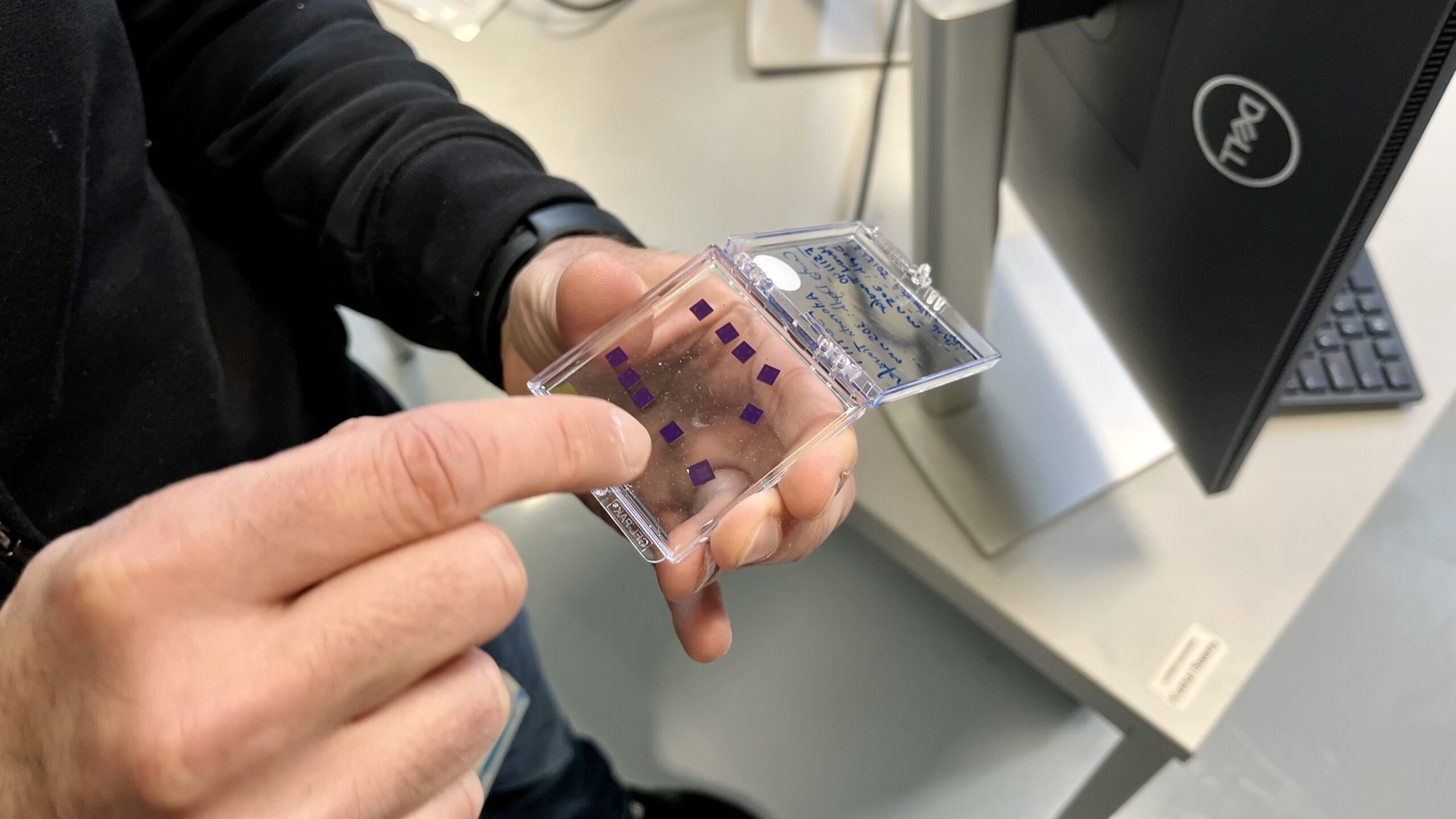 Grafeenchips om mee naar bacterien te luisteren