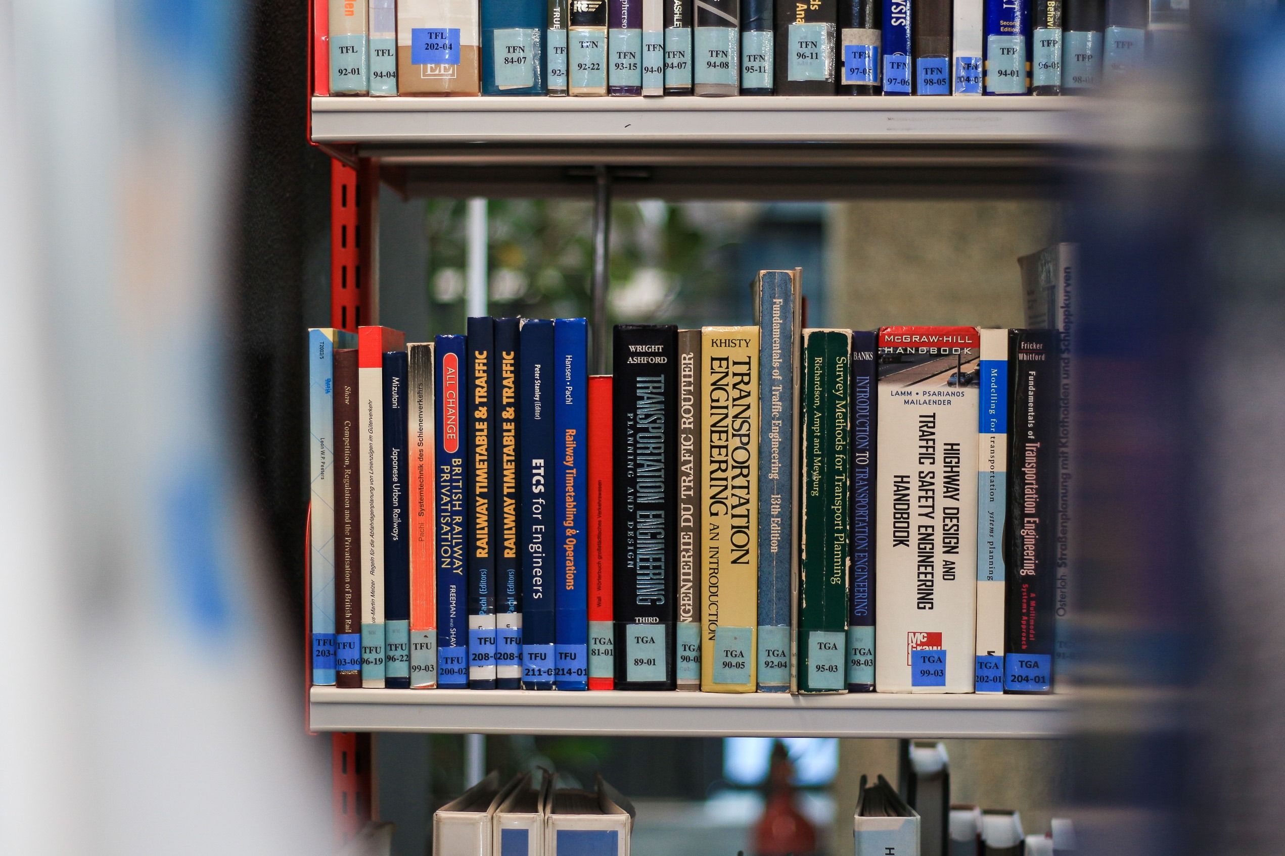 Number of ghost references in scientific articles growing rapidly Boeken in de bieb van civiele techniek en geowetenschappen